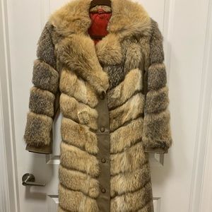 Women’s vintage fur coat fits size XS-M